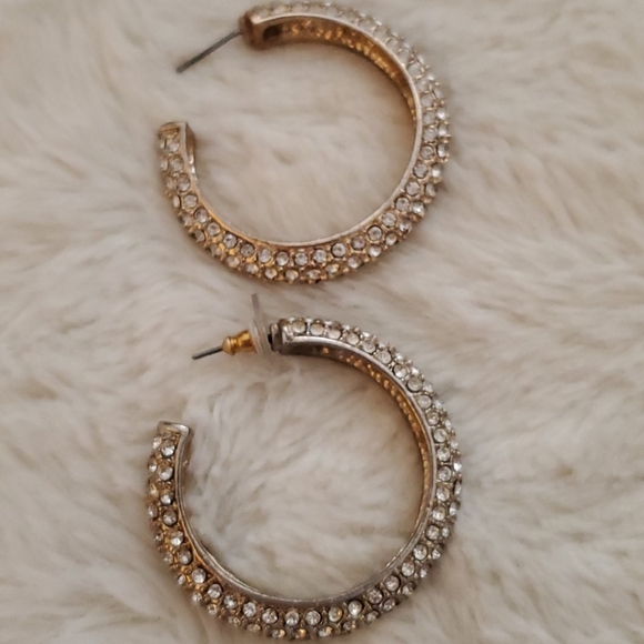 Vintage Cache Gold Rhinestone Earrings. - Picture 5 of 9